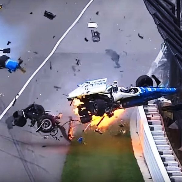 YouTube,автомобиль,спорт,рецензия,соцсети, «Безумный день»: гонщик чудом остался жив после аварии на трассе